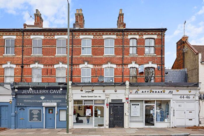 3 Bedroom Apartment To Rent In Hendon Lane, Finchley, N3