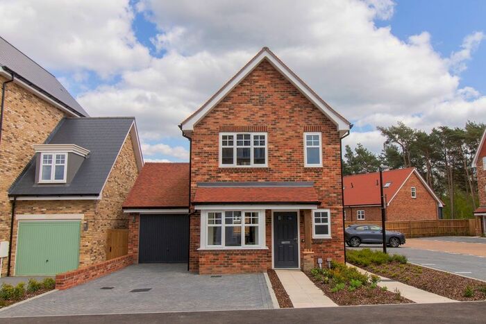 3 Bedroom Detached House To Rent In Sweet Chestnut Close, Fleet, GU51