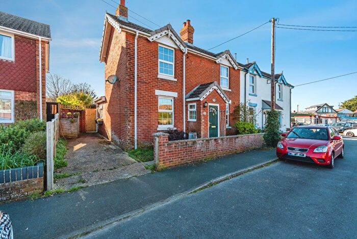 3 Bedroom Semi Detached House For Sale In Haselbury Road, Totton, Southampton, Hampshire, SO40