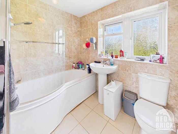 3 Bedroom Terraced House For Sale In Adkinson Avenue, Rugby, Warwickshire, CV22