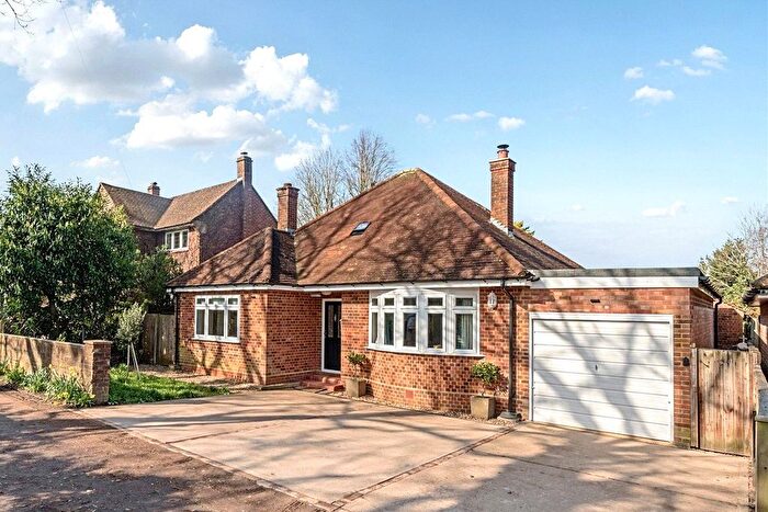 3 Bedroom Detached House For Sale In Addlestone, Surrey, KT15
