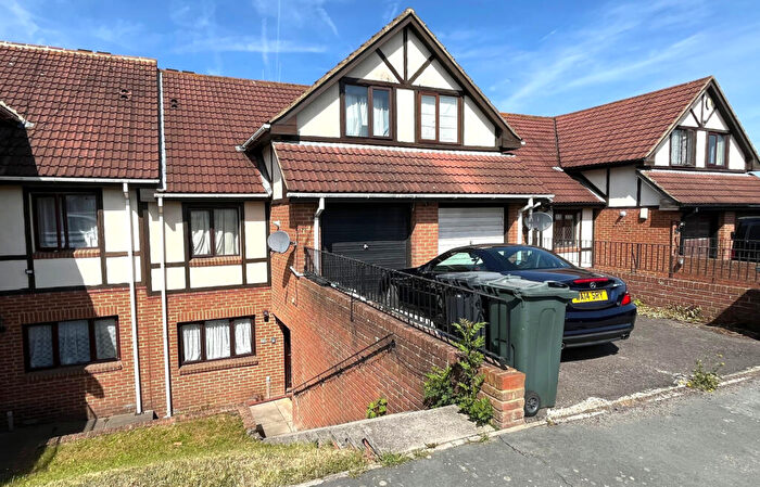 4 Bedroom Terraced House For Sale In Beacon Drive, Bean, Kent, DA2