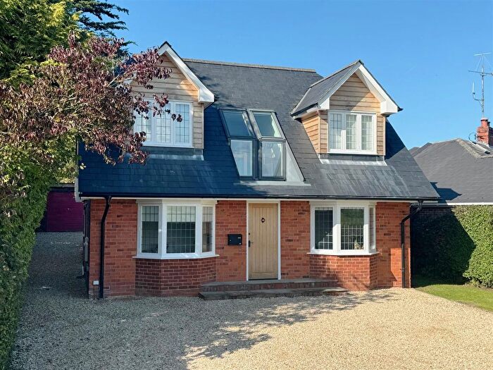 3 Bedroom Detached House For Sale In Tylers Lane, Bucklebury, Reading, RG7