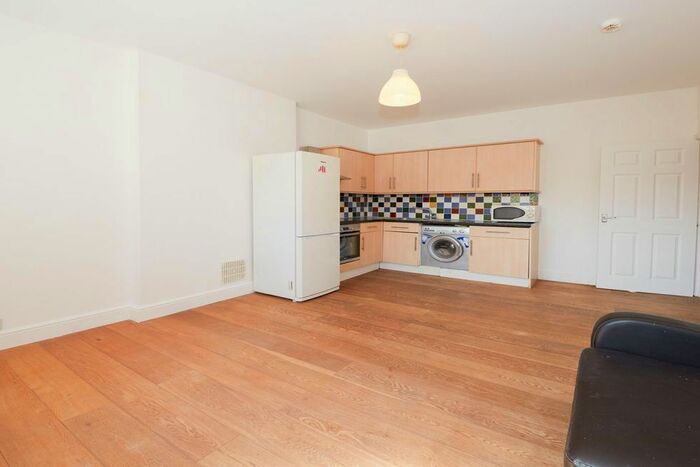2 Bedroom Flat To Rent In Leicester Road, East Finchley, N2