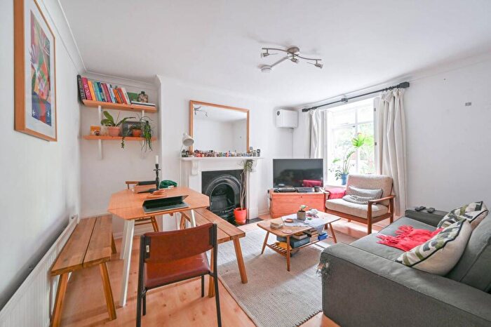 2 Bedroom Flat To Rent In Camberwell Grove, Denmark Hill, London, SE5