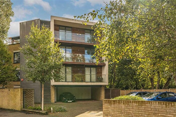 2 Bedroom Flat To Rent In Cromwell Road, Teddington, TW11