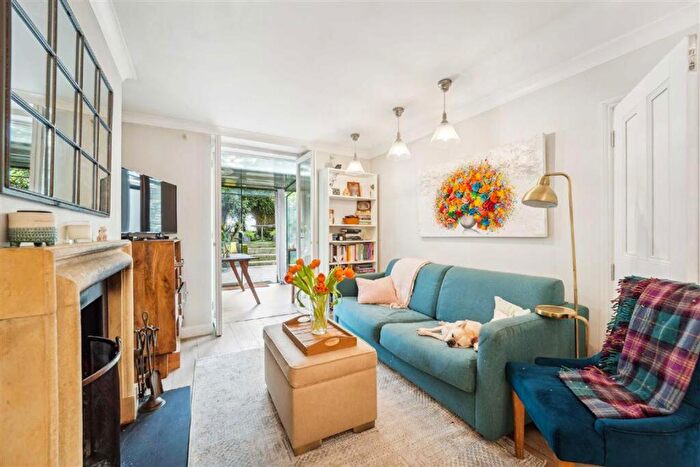 3 Bedroom Flat For Sale In Redcliffe Gardens, London, SW10