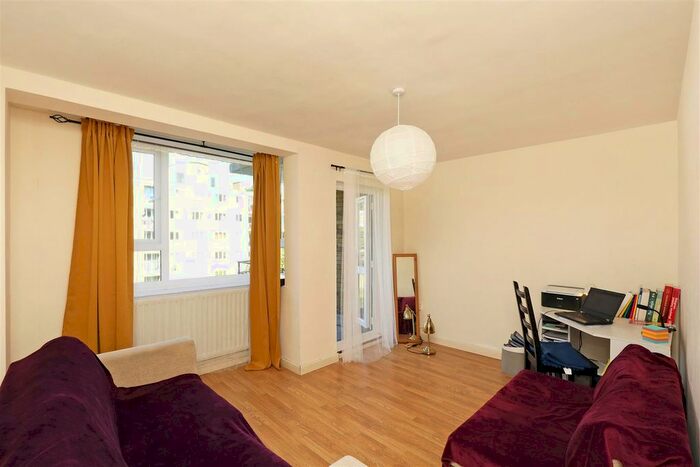 1 Bedroom Flat To Rent In Hayward Gardens, London, SW15