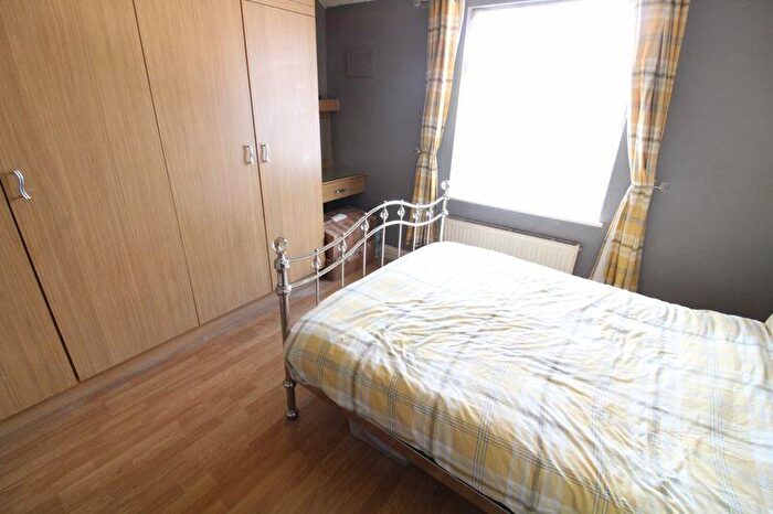 3 Bedroom Terraced House For Sale In Westmorland Avenue, Luton, LU3