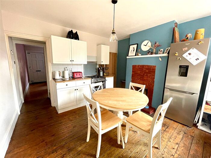 2 Bedroom Semi-Detached House For Sale In Union Street, Farnborough, Hampshire, GU14