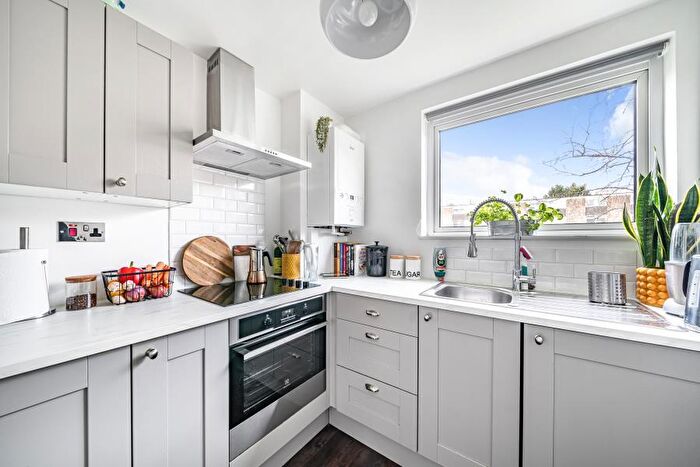 1 Bedroom Flat To Rent In Walton On Thames, KT12