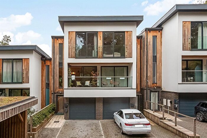 4 Bedroom Town House For Sale In Holt Place, Purley, CR8