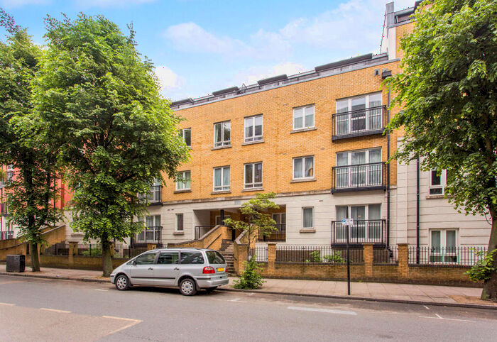 2 Bedroom Flat To Rent In Mercer Court, Mile End, E1
