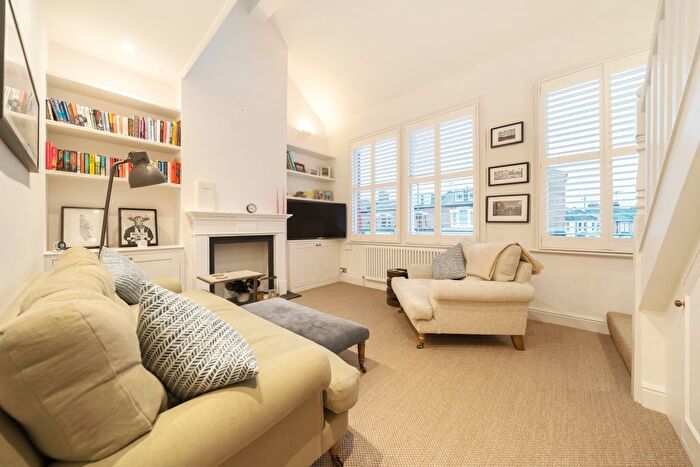 2 Bedroom Flat To Rent In Earlsfield Road, London, SW18