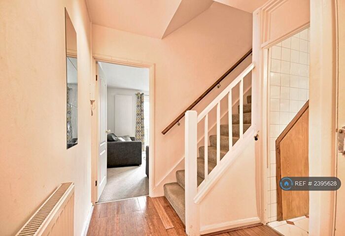 3 Bedroom Flat To Rent In Micawber Court, London, N1