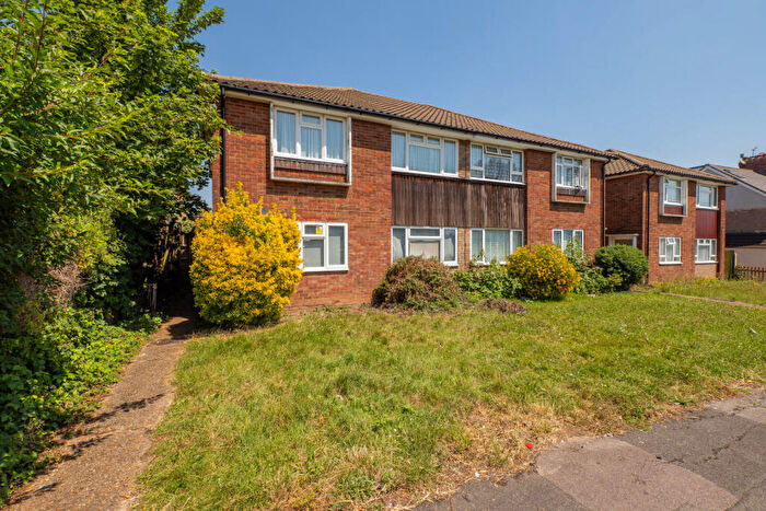 2 Bedroom Maisonette For Sale In Staines Avenue, Cheam, Sutton, SM3
