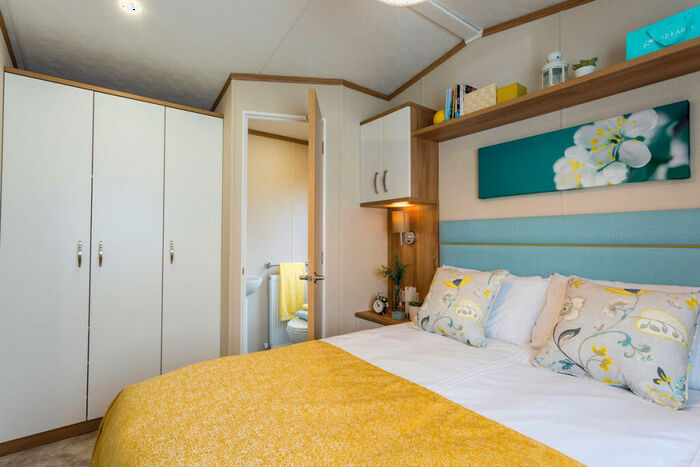 2 Bedroom Park Home For Sale In Bedford Bank, Wisbech, PE14