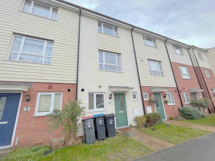 4 Bedroom Town House To Rent In Broughton Grounds Lane, Brooklands, Milton Keynes, MK10