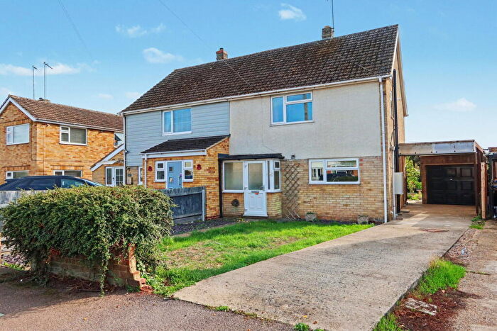 3 Bedroom Semi-Detached House For Sale In Timms Road, Banbury, OX16