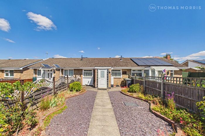 1 Bedroom Bungalow For Sale In Sandy View, Biggleswade, Bedfordshire, SG18
