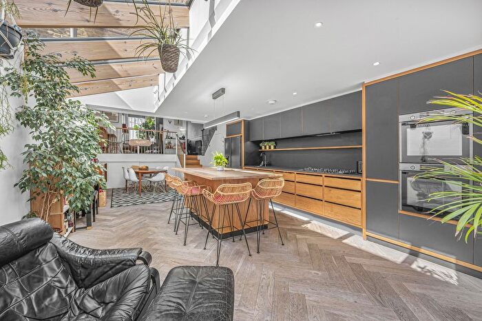 4 Bedroom Terraced House For Sale In Ivanhoe Road, London, SE5