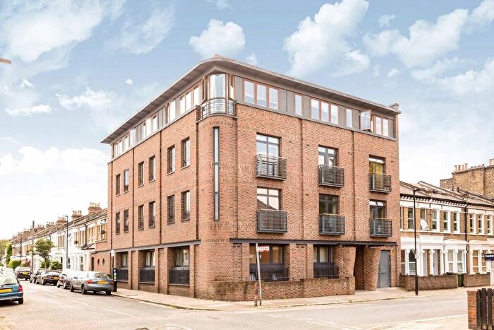 2 Bedroom Flat To Rent In Kepler Road, Clapham, SW4