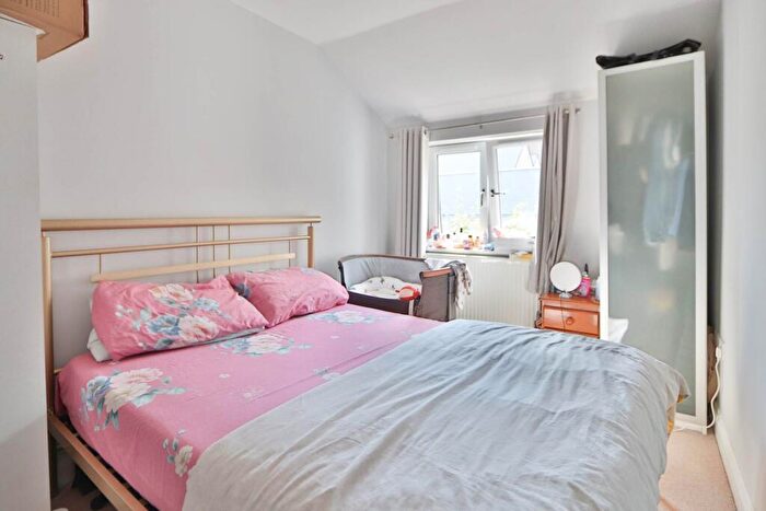 2 Bedroom Flat To Rent In Alric Avenue, New Malden, KT3
