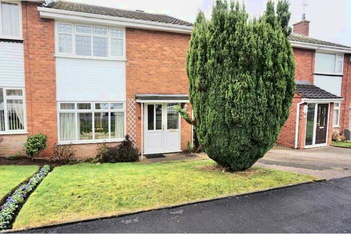 3 Bedroom Semi-Detached House To Rent In Woodridge Road, Halesowen, B63