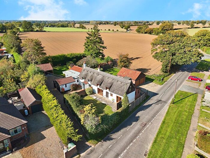 3 Bedroom Cottage For Sale In Chapel Road, Lingwood, Norwich, NR13