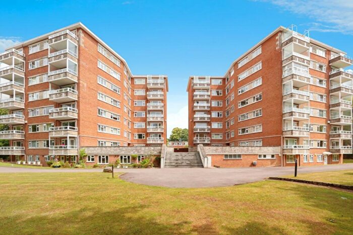 2 Bedroom Flat For Sale In West Cliff Road, West Cliff, Bournemouth, Dorset, BH4