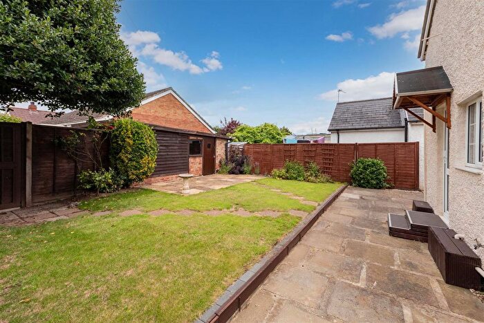 3 Bedroom Detached Bungalow For Sale In Royston Way, Burnham, Slough, SL1
