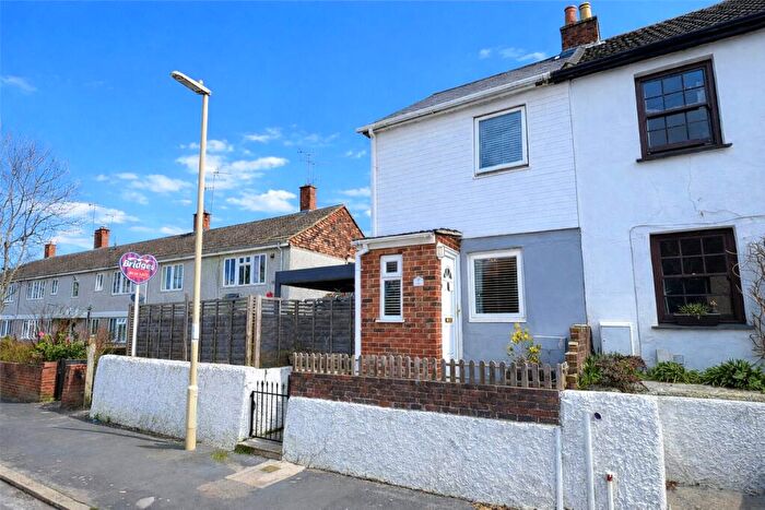 2 Bedroom End Of Terrace House For Sale In Newport Road, Aldershot, Hampshire, GU12