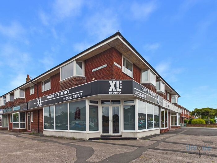 2 Bedroom Flat For Sale In Singleton Avenue, Lytham St. Annes, FY8