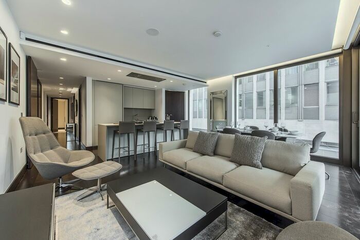 3 Bedroom Flat To Rent In Kings Gate Walk, London, SW1E