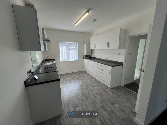 3 Bedroom Flat To Rent In High Street, Sheerness, ME12