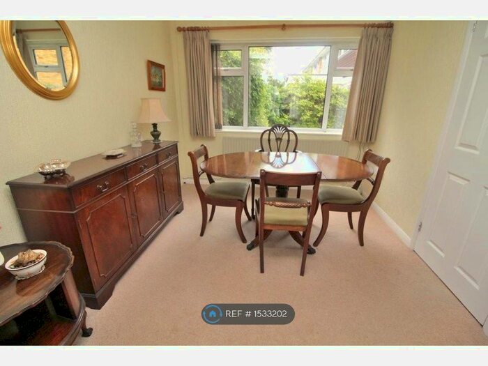 3 Bedroom Semi-Detached House To Rent In Sunrise Avenue, Chelmsford, CM1