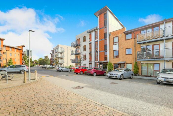 2 Bedroom Flat To Rent In Commonwealth Drive, Crawley, RH10