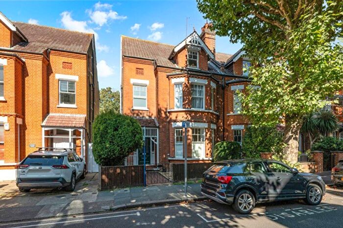 2 Bedroom Flat For Sale In Victoria Avenue, Surbiton, KT6