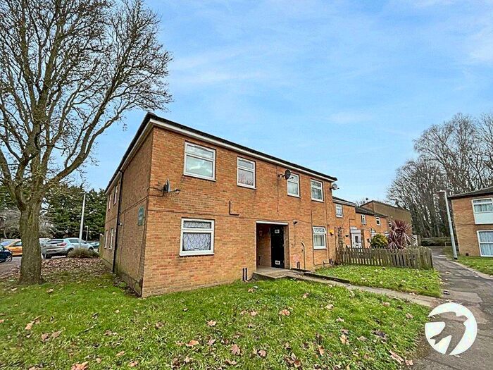 2 Bedroom Flat To Rent In Regency Close, Gillingham, Kent, ME8