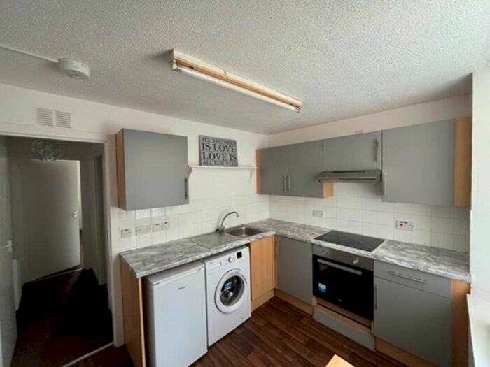 1 Bedroom Flat To Rent In Mid Road, Dundee, DD3