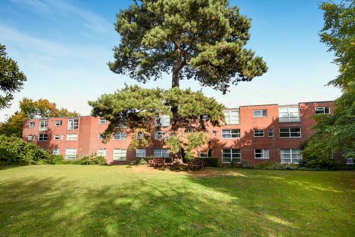 2 Bedroom Maisonette To Rent In Russell Court, Central North Oxford, OX2