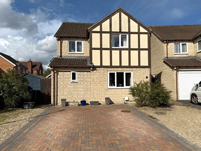 5 Bedroom Detached House For Sale In Sedgefield Way, Chippenham, SN14