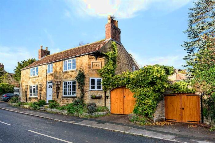 4 Bedroom Detached House For Sale In Tamarisk, Welburn, York, North Yorkshire YO60