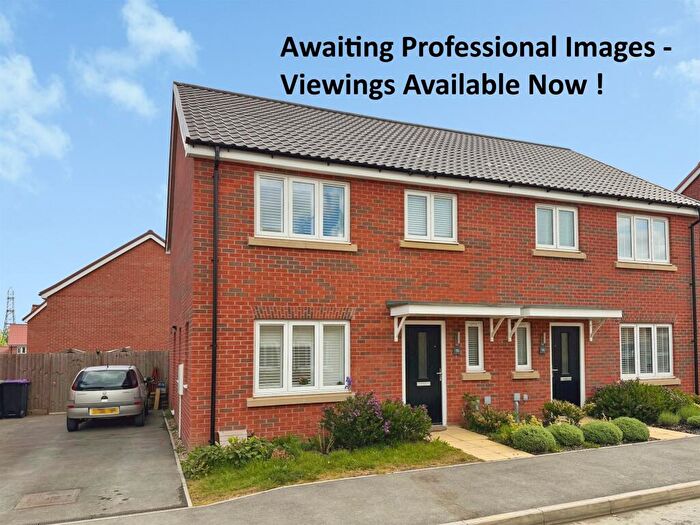 3 Bedroom Semi Detached House For Sale In Lingfield Park, Bourne, PE10