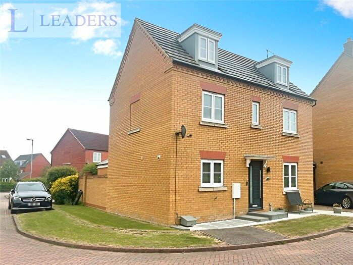 4 Bedroom Detached House For Sale In Laxton Way, Bedford, Bedfordshire, MK41