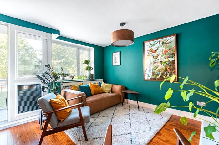 3 Bedroom Apartment For Sale In Peckham Park Road, London, SE15