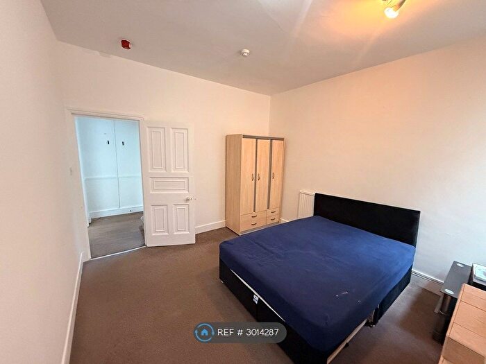 2 Bedroom Maisonette To Rent In Princes Avenue, London, N3