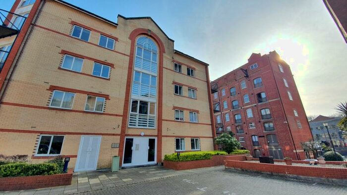 2 Bedroom Flat To Rent In Jessop Court, Redcliffe, Bristol City Centre, BS1