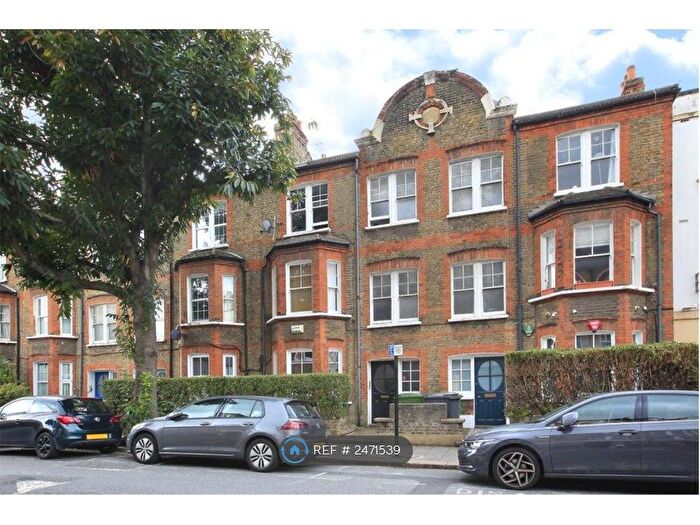3 Bedroom Flat To Rent In Aristotle Road, London, SW4