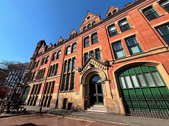 2 Bedroom Flat To Rent In Chepstow House, - Chepstow Street, Manchester, M1